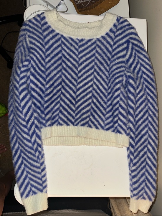 Versona Sweaters - Versona Blue and Cream Chevron Crewneck Sweater